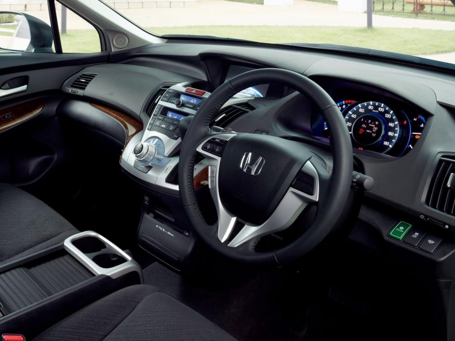  Honda Odyssey Aero Package 2011 года  (JP) (фото 2 из 3)